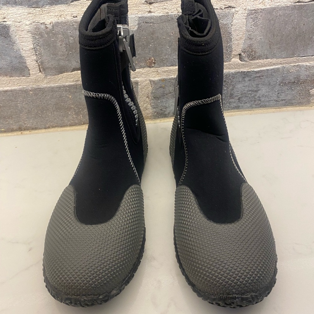Henderson 5mm Thermoprene Boots‎ size 6 New w/o Tags